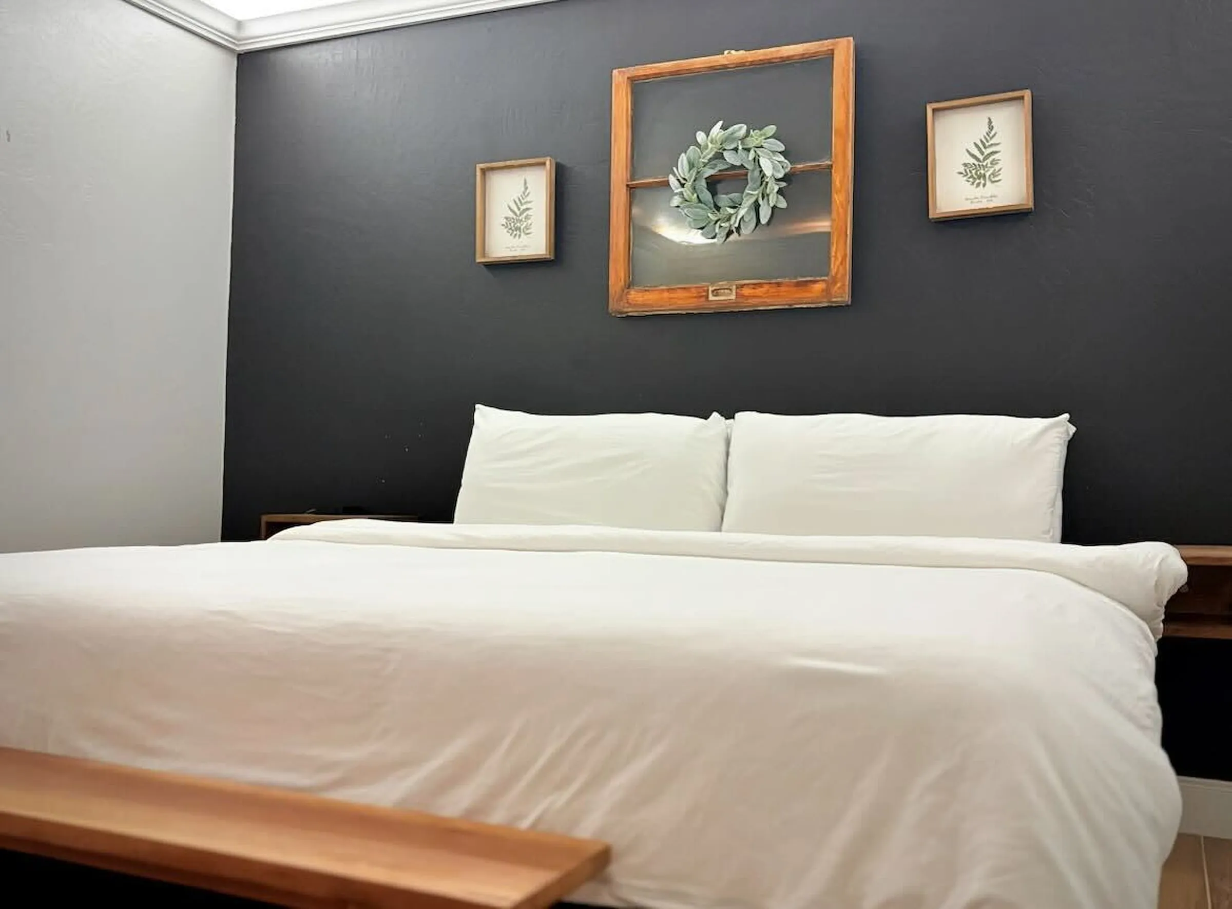Deluxe Suite: The private bedroom