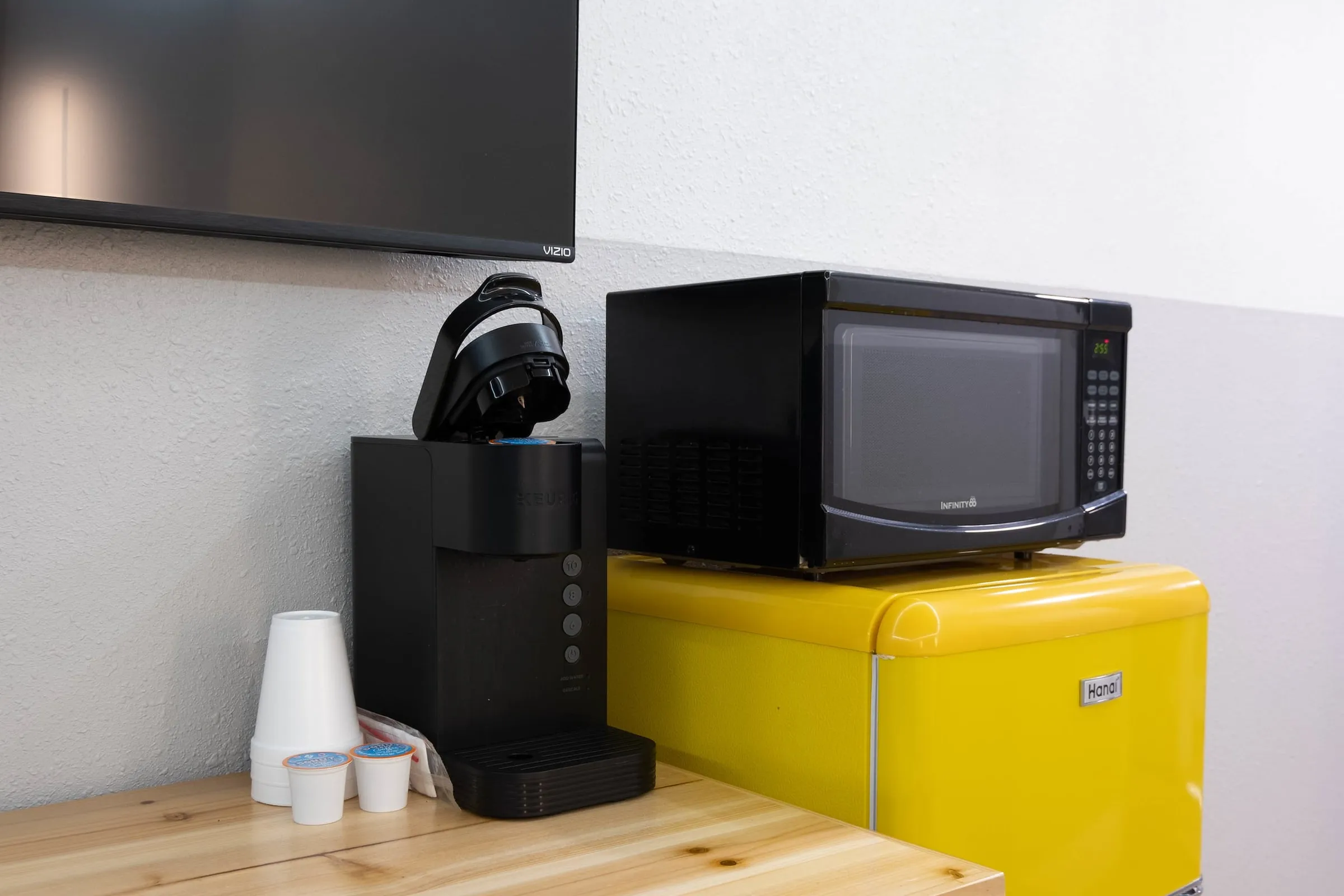 Deluxe King: Coffee station, microwave and mini-fridge