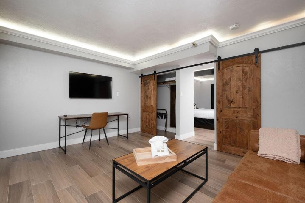 Suite living room with barn doors